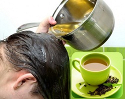 Obat tradisional seduhan teh hijau dapat melebatkan rambut secara alami